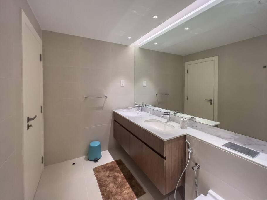 Lovely 2-Bedroom Vacation Home Near Beach Dubai Eksteriør billede